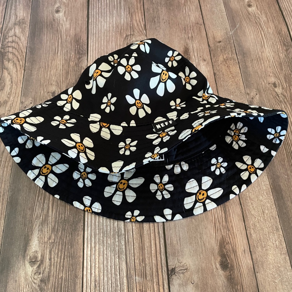 Neff Black and White Daisy Hat